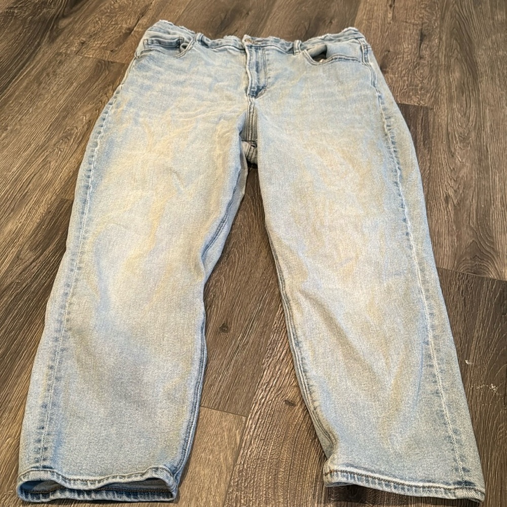 American Eagle distressed curvy mom jean size 16 short // 092430